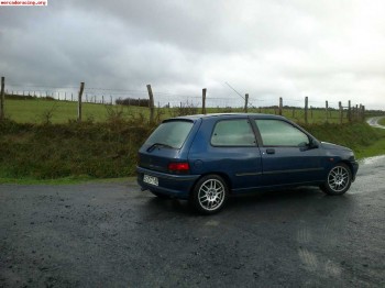 Se vende clio 1.8 16v 2100e