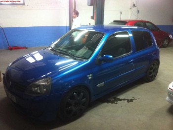 Se vende o se canvia clio sport team con motor roto
