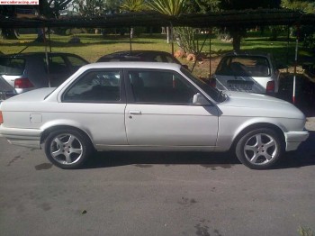Bmw 320i 3puertas con libro de mantenimiento completo