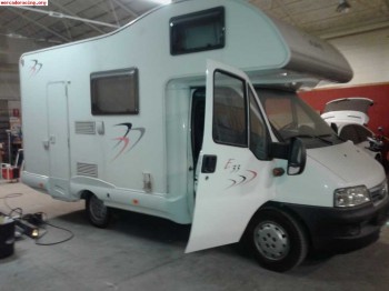 Autocaravana   moto carretera 