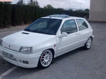 Renault clio 1.8 16v en 3200e