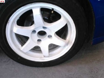 Busco dos llantas como esta en 15 de citroen me urge tambien