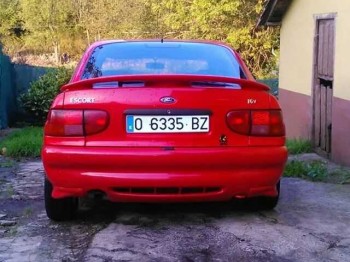 Se vende o cambia ford escort 16v