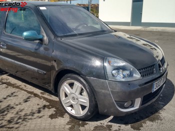 Clio sport  a falta de montar interior. ideal carreras.