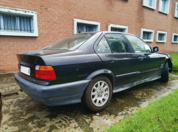 Bmw e36 318is berlina