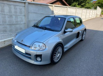 Renault clio 3.0 v6  sport