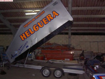 Remolque  cerrado  y  furgon  asistencia