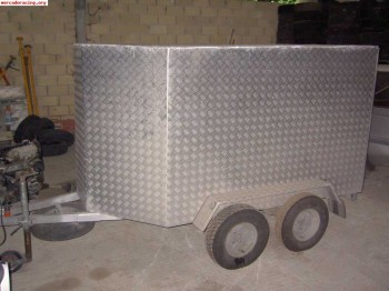 Se  vende  remolque  cerrado,  para dos  kart
