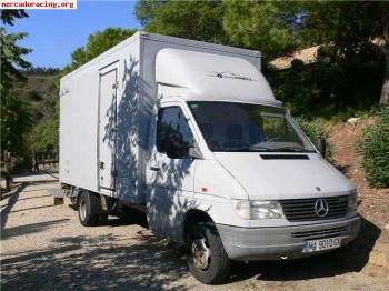 Furgon mercedes 412d con caja equipada para asistencia.