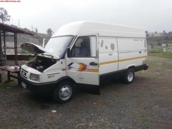 Vendo furgon cerrado iveco