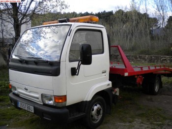 Nissan cabstar grua