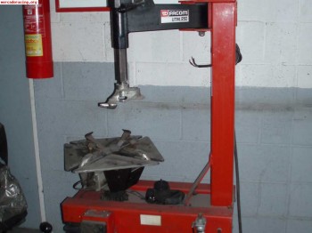 Maquina desmontar / montar neumaticos y regalo 2 murales her