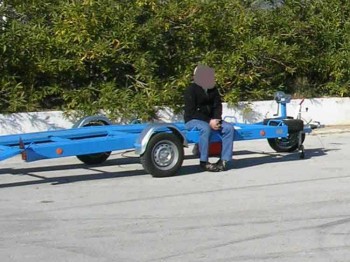 Venta de remolque descansabacas de un eje con solo 4 años y 