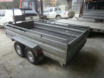 Se vende remolque de 2 ejes con latrales