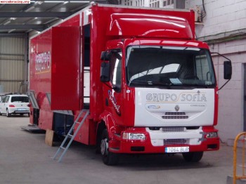 Impresionante camion asistencia para dos coches renault