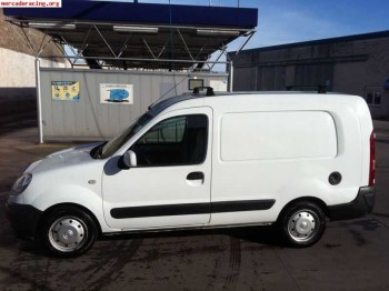 Vallín vende nissan kubistar 2008