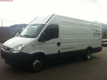 Se vende furgoneta iveco daily  3.0  con 3 años