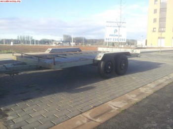 Se vende plataforma 1300 euros 1500kilos.