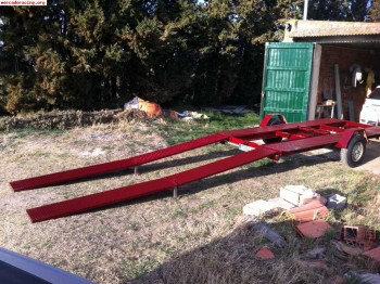 Plataforma un eje para coches extrabajos.