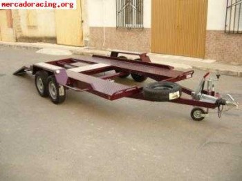 Plataforma porta-coches con golpe