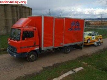 Camion de asistencia con gancho y elevadora