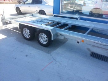 Se vende remolque portacoches seminuevo