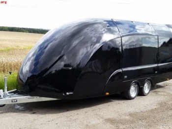 Se vende remolque cerrado nuevo a estrenar. 