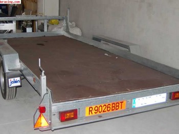 Remolque seminuevo 2500 kg grande y robusto