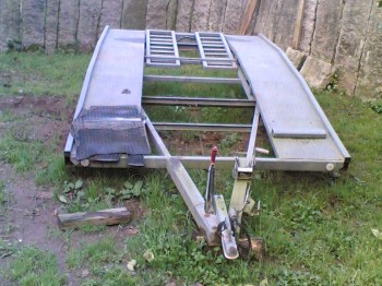 Remolque plataforma. 750 kg con freno. 1300 euros.