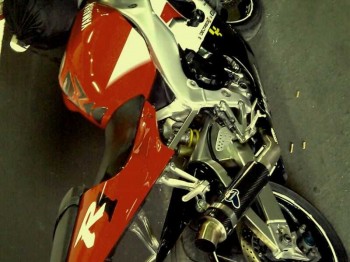 Compro coche competicion maximo 4000euros entregando r1  200