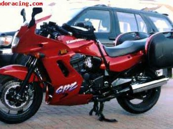 Cambio moto por coche de carreras