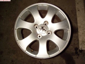 Busco 1 llanta peugeot 307 como la de la foto 