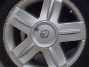 Compro llantas en 16 para clio 2 ....y defensa delantera de 