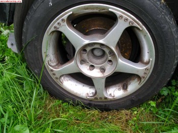 Se buscan llantas de 14 