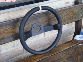 Se vende volante momo desplazado