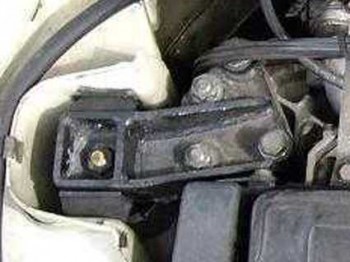 Compro soporte motor 205 rallye (lado distribucion)