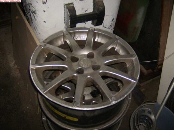 Se buscan llantas de 17 