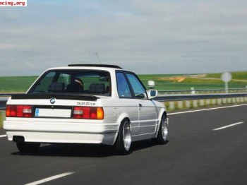 Se compra defensa trasera bmw e30 