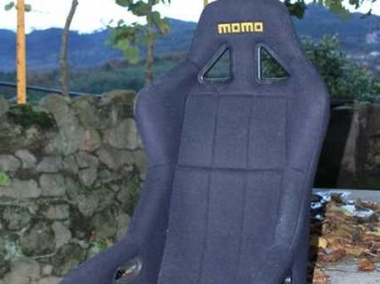 Vendo bacquet con arneses y soporte (momo corse)