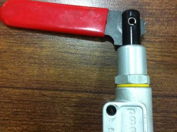 Freno mano hidraulico y repartidor de frenada