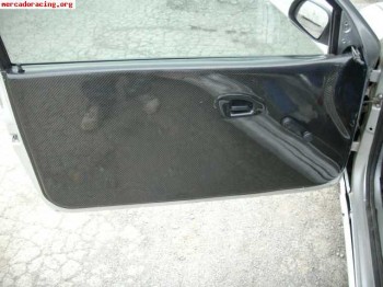 Paneles y reposapies de carbono para saxo