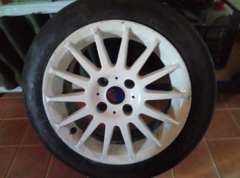 Busco dos llantas iguales a la de la foto