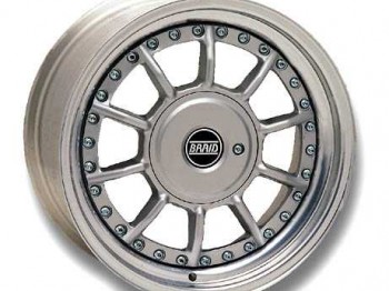 Cambio o compro llantas 17 peugeot.