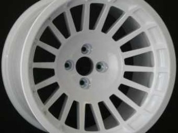 Quien trae o vende estas llantas las compomotive  replica re