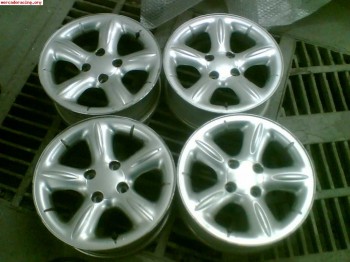 Se buscan neumáticos de asfalto para peugeot 106 con llanta