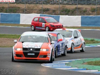 Adas sport:alquila dos seat leon 