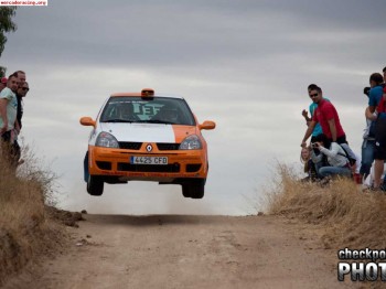 Alquiler clio sport rallyes de tierra. ideal copa españa 2rm