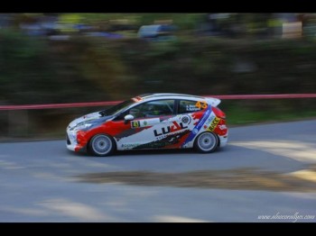 Se alquila ford fiesta r2