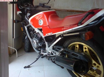 Vendo o cambio honda vf 750 impecable
