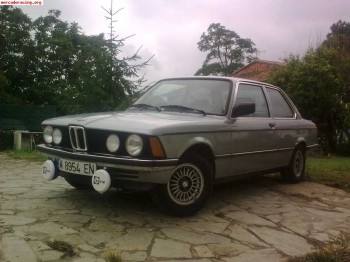 Bmw 318 i e-21 de 1981 ideal para rallyes de regularidad.